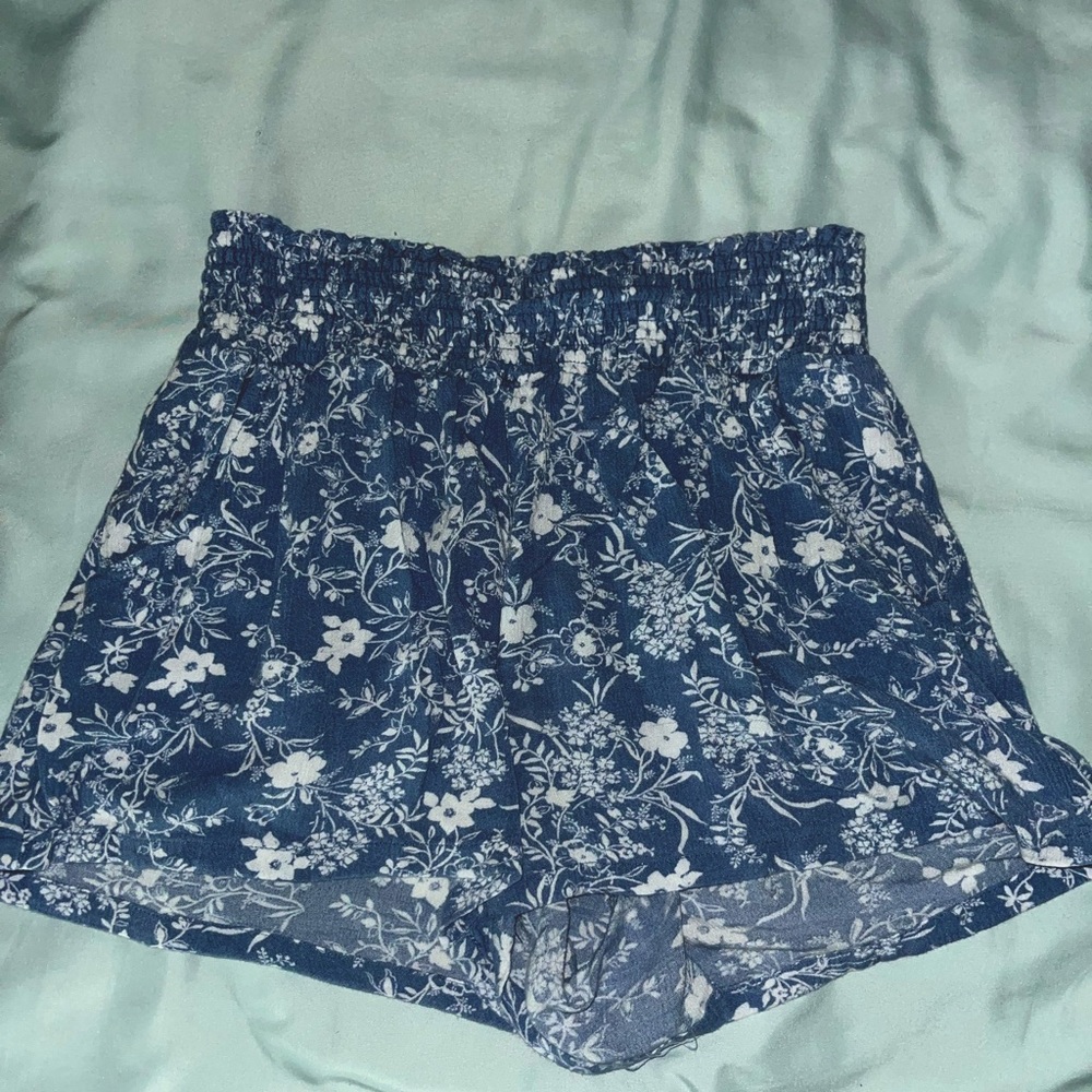These super comfy shorts are a beachy type but since it is summer they ideal!